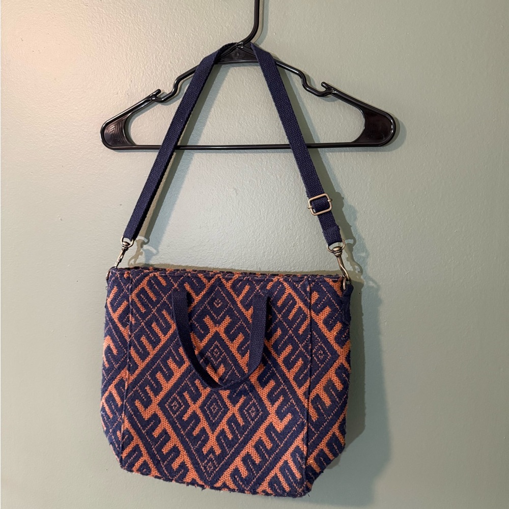 Universal Thread woven tote.